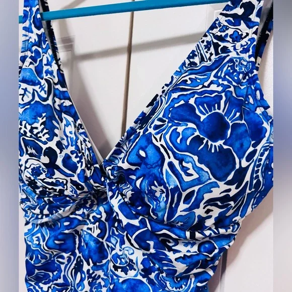SOLD ☀️Ralph Lauren Women’s Tummy Slimming Blue Floral One Piece Swimsuit Sz 12 - Picture 4 of 13